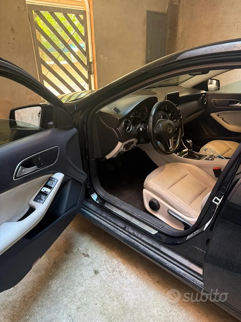 Mercedes-Benz A 180 Sport 2015 photo 2
