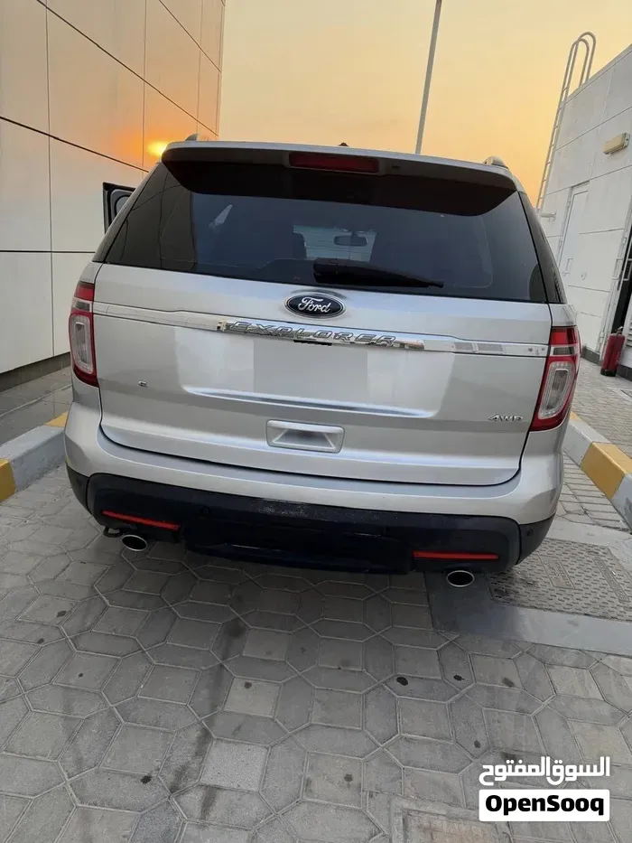 Ford Explorer 2013 photo 2