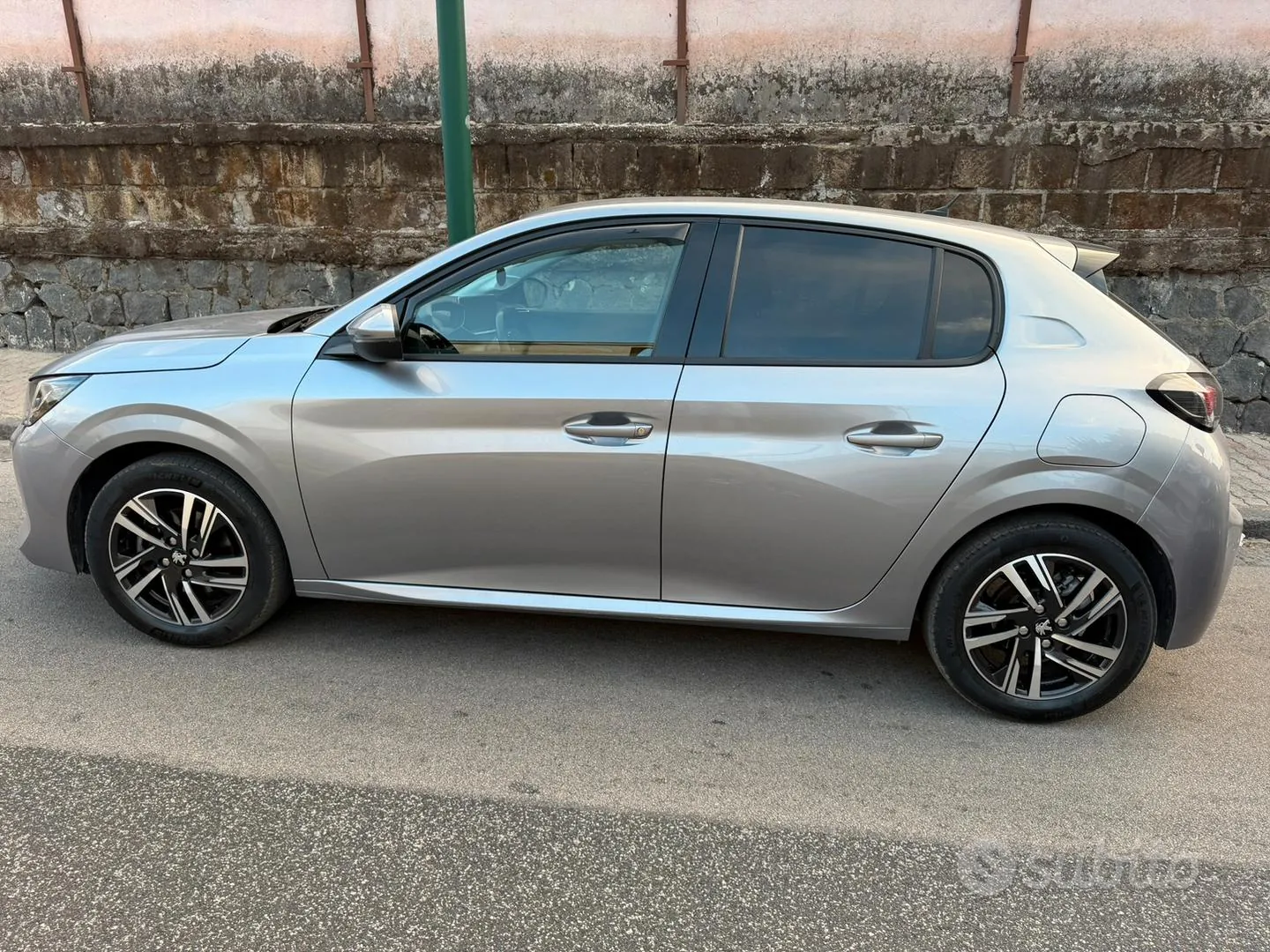 Peugeot 208 2021 photo 2