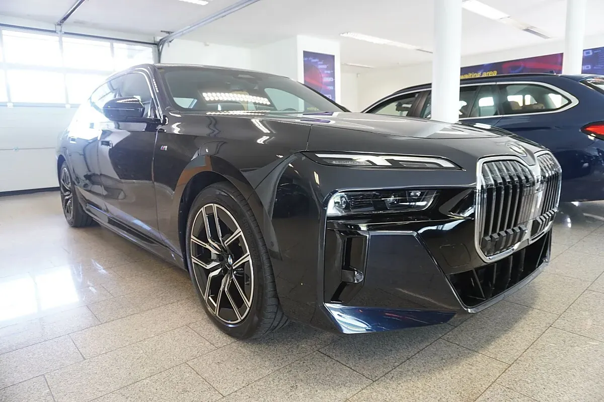 BMW 7 Series 2023 photo 3