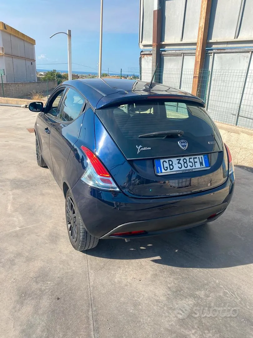 Lancia Ypsilon