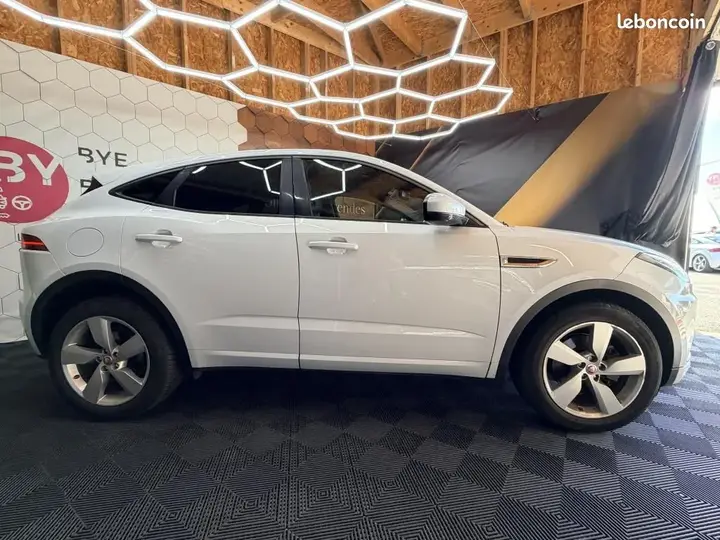 Jaguar E-Pace 2019 photo 3