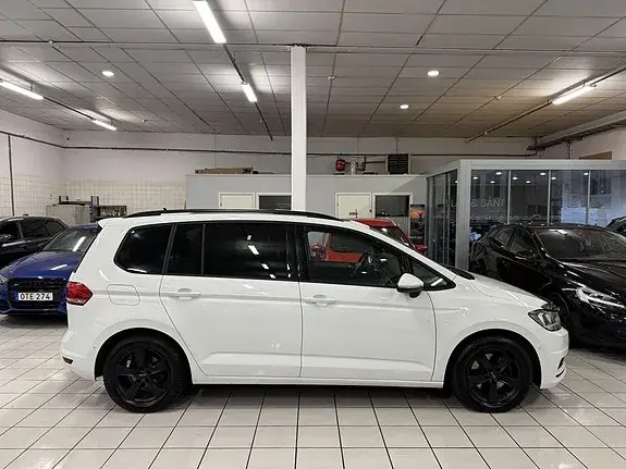 Volkswagen Touran 2018 photo 2