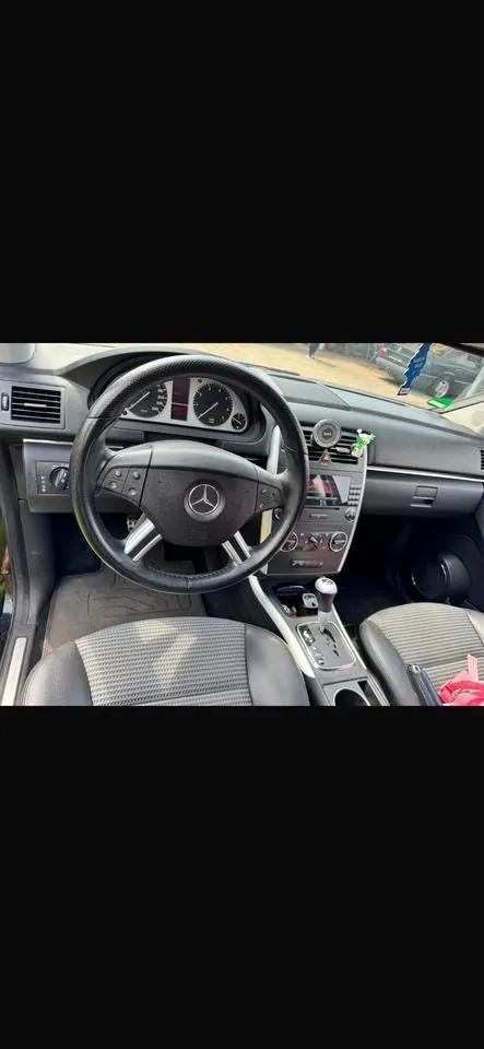 Mercedes-Benz B 200