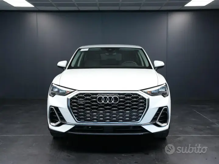 Audi Q3 2021 photo 2