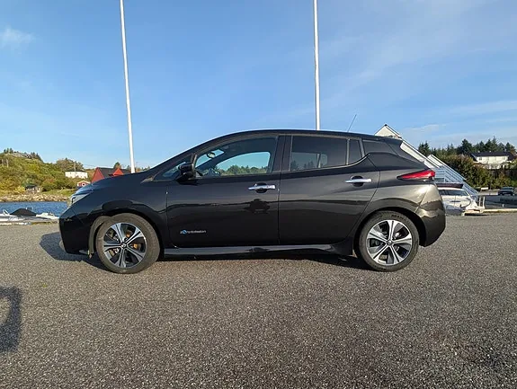 Nissan Leaf 2020 photo 2
