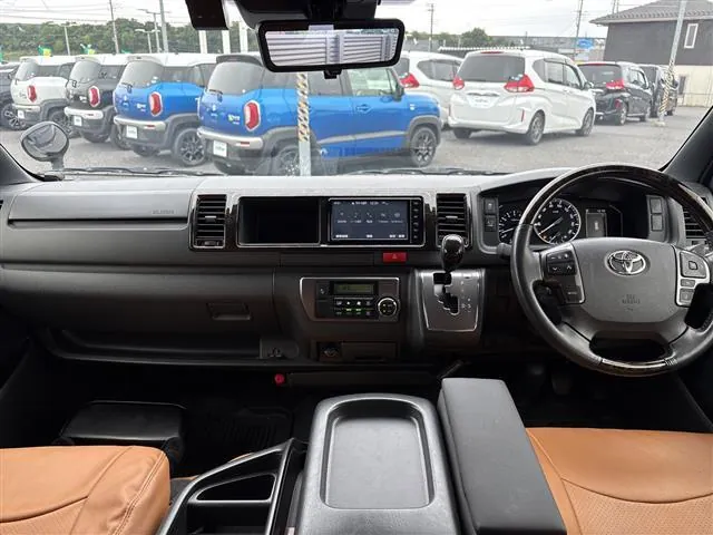 Toyota Hiace 2021 photo 2
