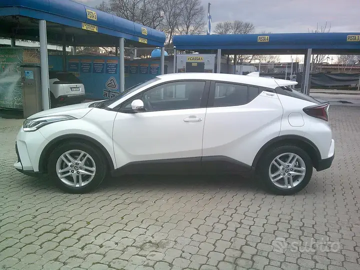 Toyota C-Hr 2023 photo 2