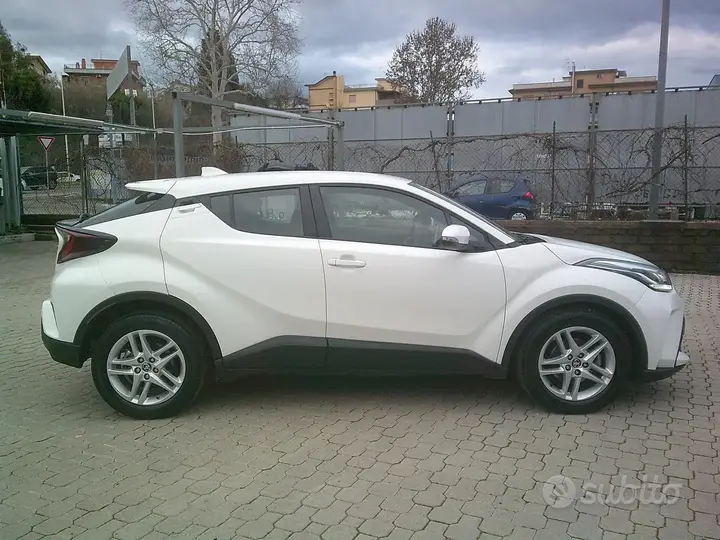 Toyota C-Hr 2023 photo 3