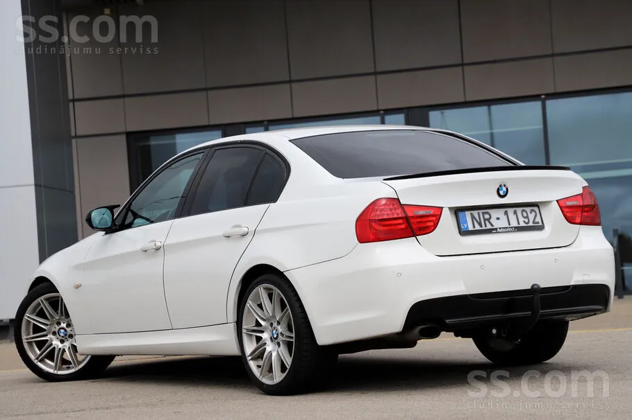 BMW 318 2009 photo 3