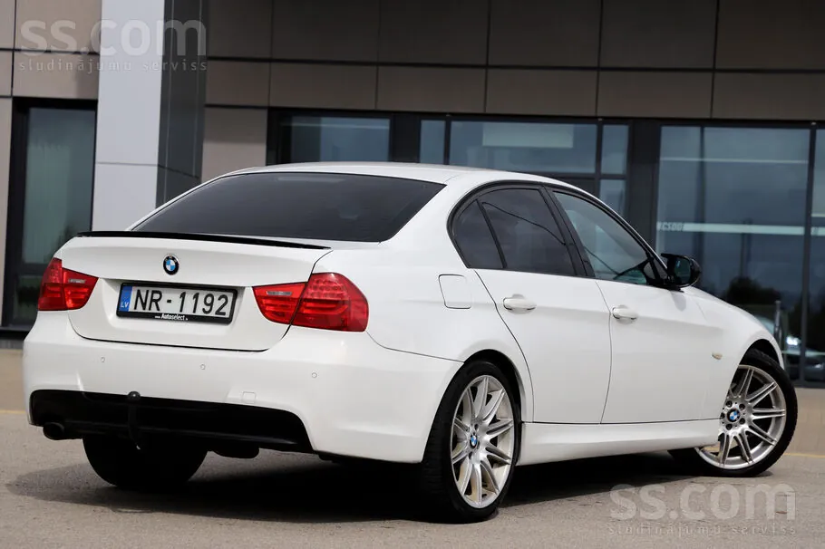 BMW 318 2009 photo 4