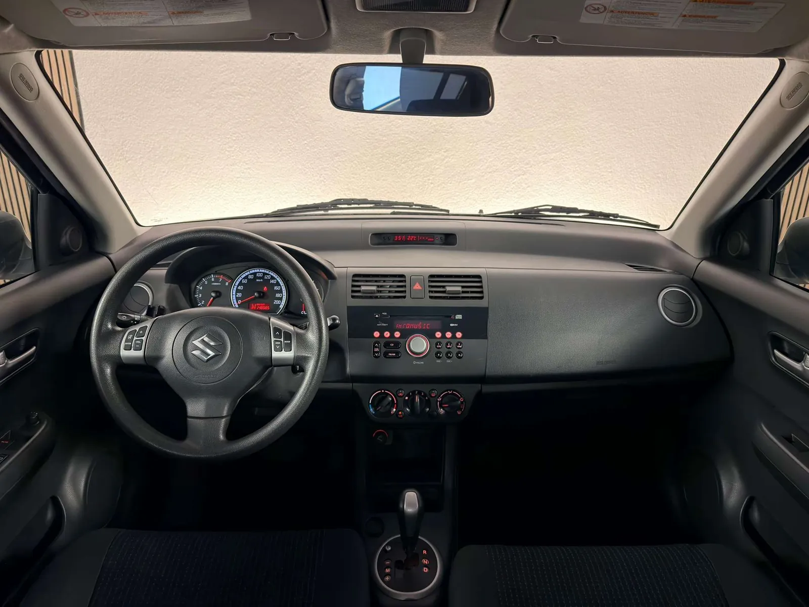 Suzuki Swift 2005 photo 2