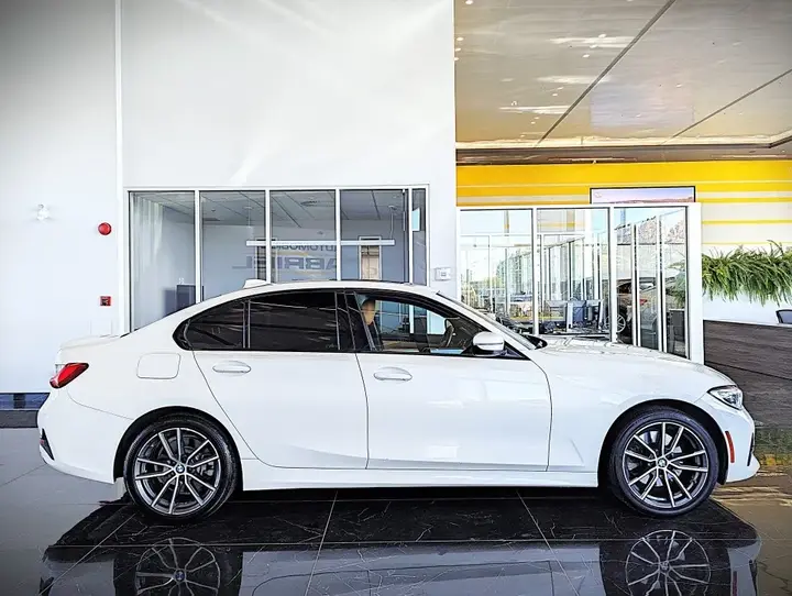 BMW 3 Series 2019 photo 4