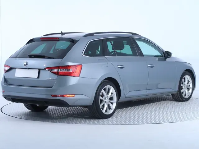 Skoda Superb Combi 2016 photo 4