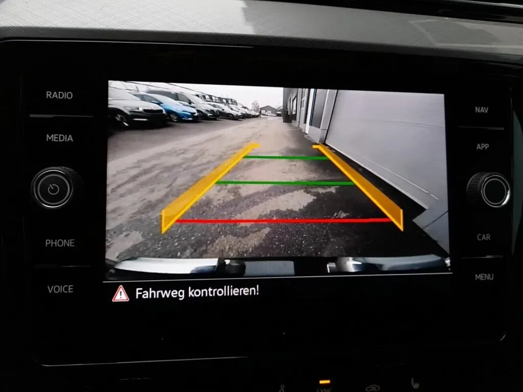Volkswagen Passat 2022 photo 3