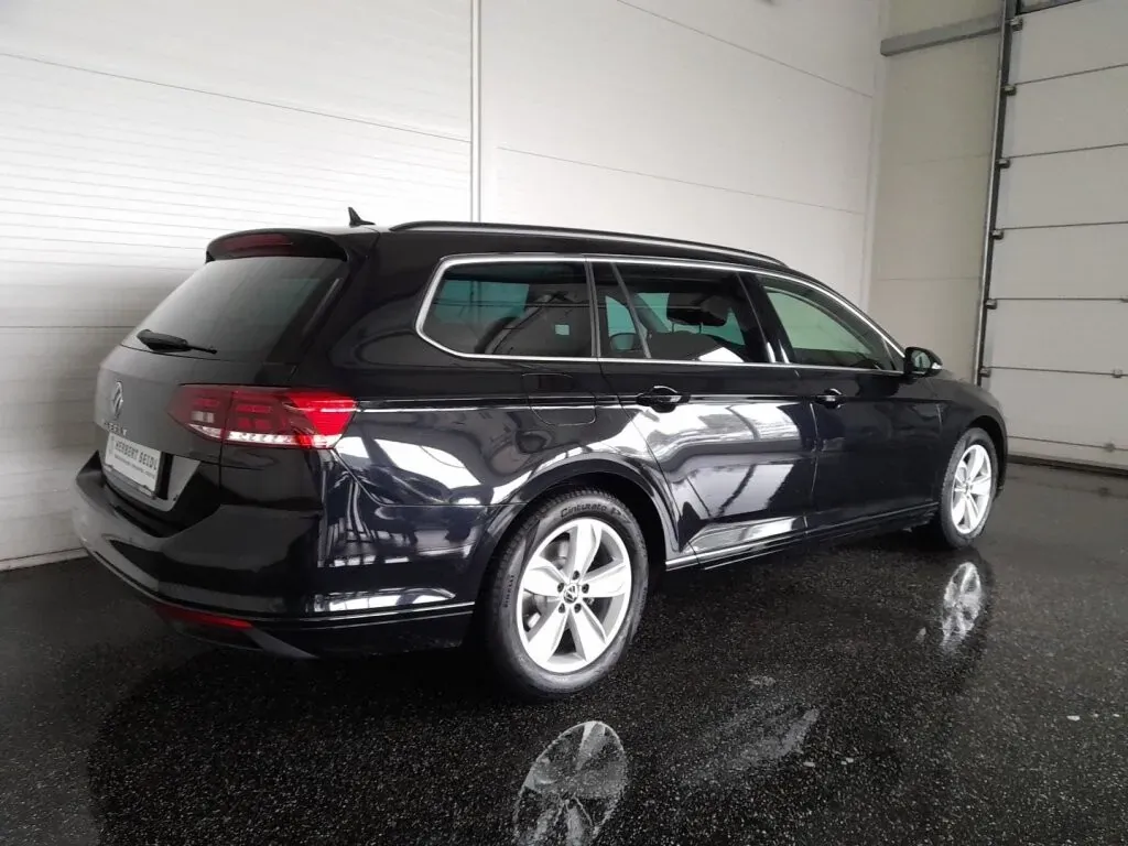 Volkswagen Passat 2022 photo 2