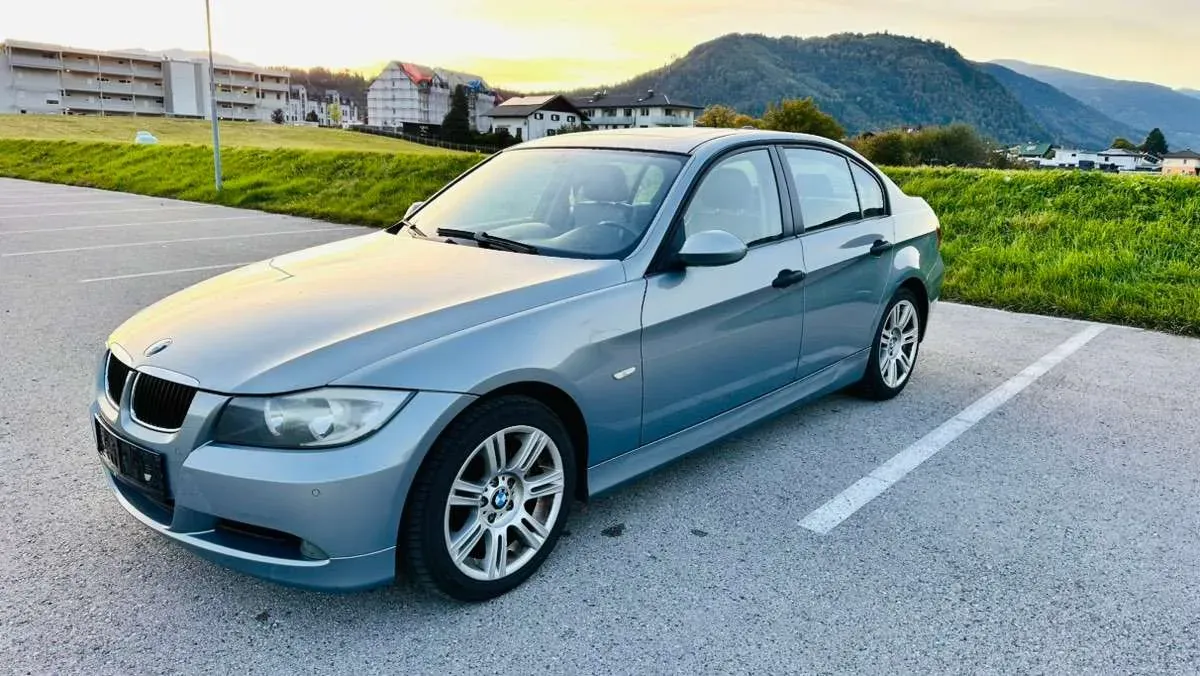 BMW 3 Series 2005 photo 2