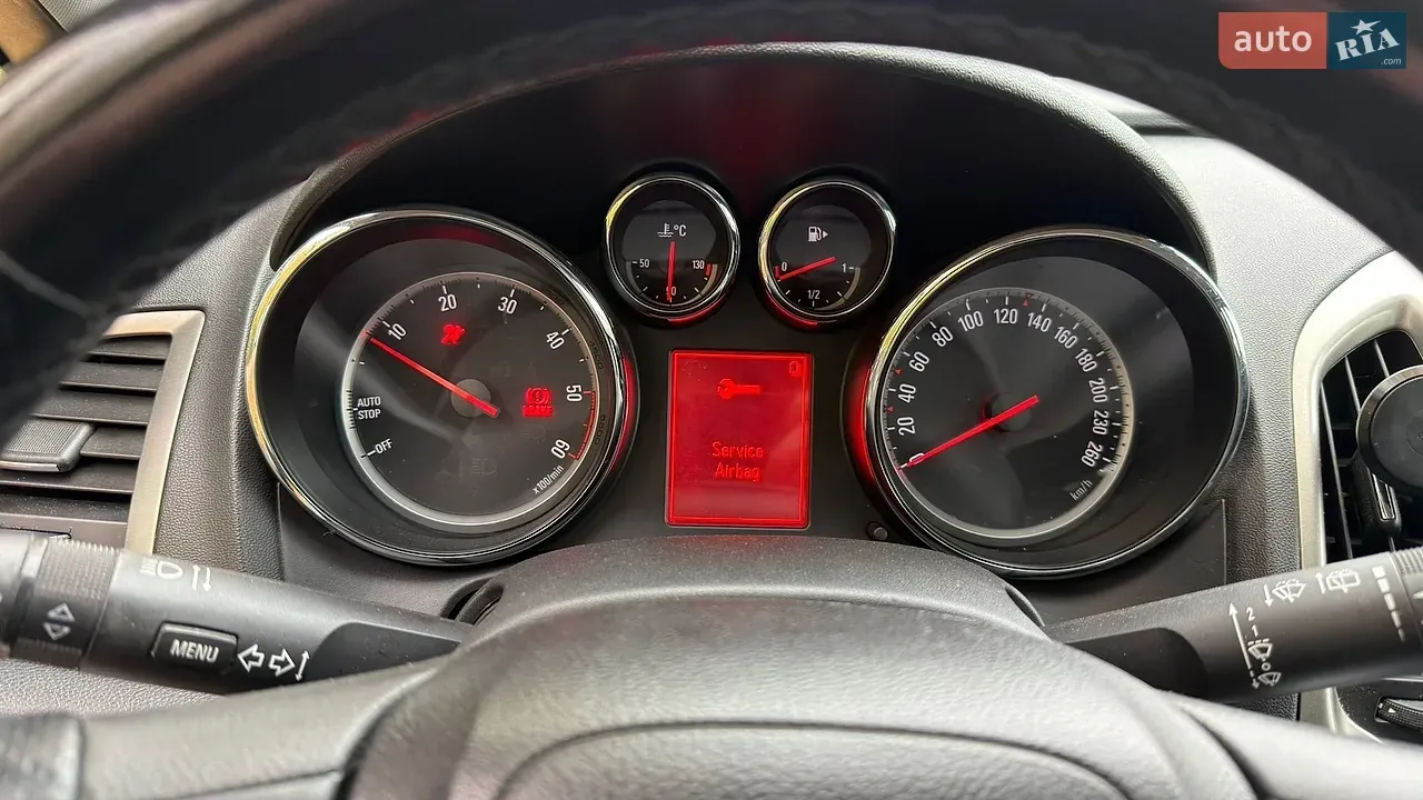 Opel Astra 2011 photo 4
