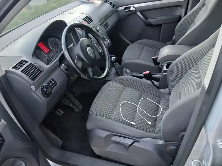 Volkswagen Touran 2006 photo 2