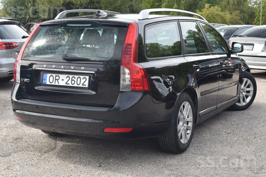 Volvo V50 2012 photo 2