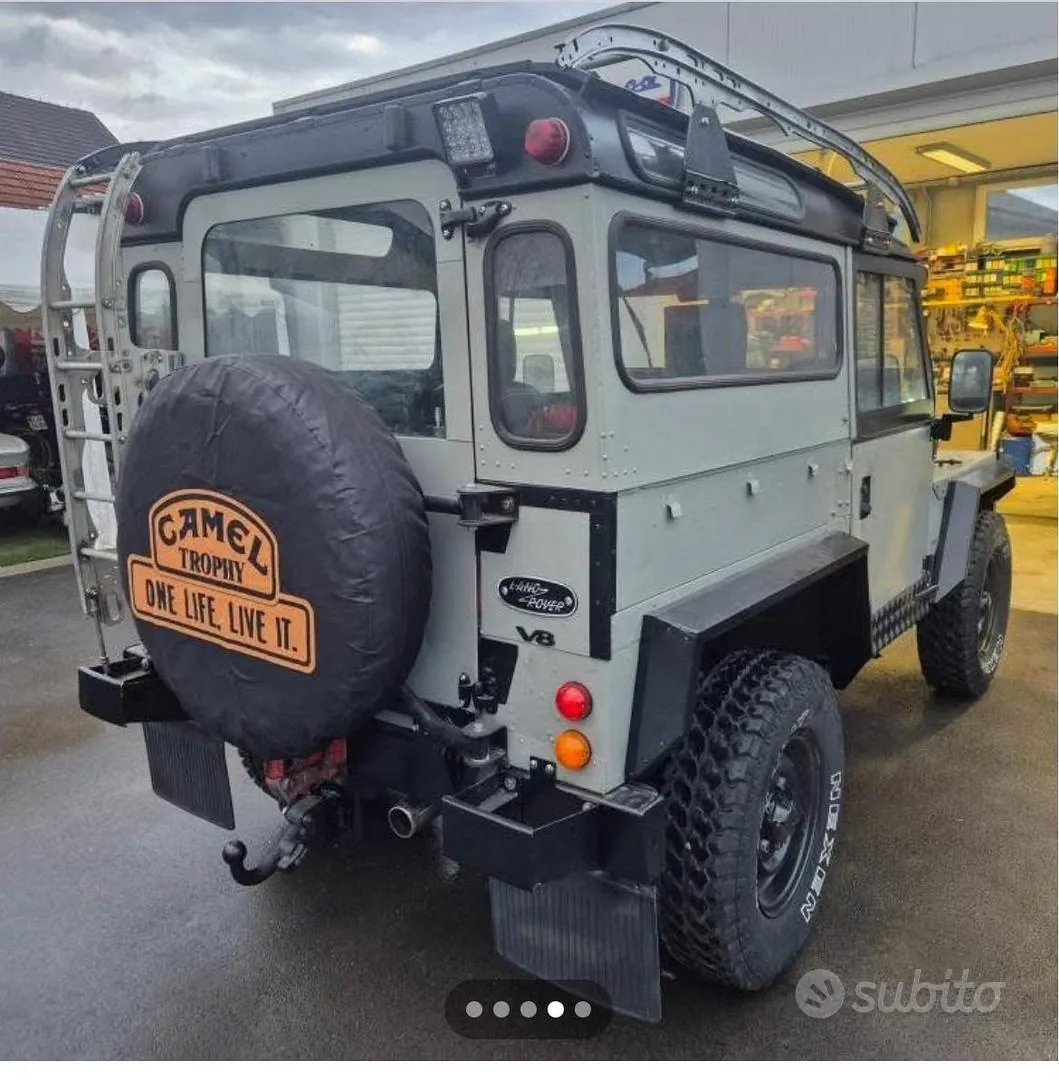 Land Rover Defender 88 1982 photo 4
