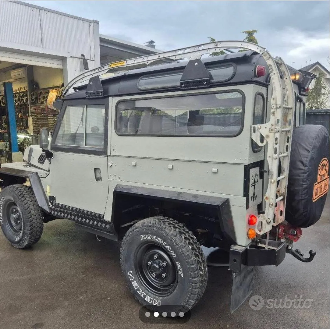 Land Rover Defender 88 1982 photo 2