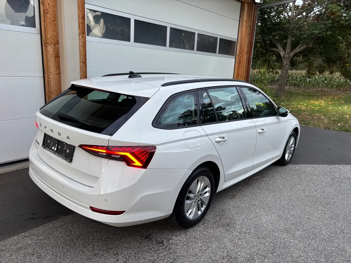 Skoda Octavia 2022 photo 2