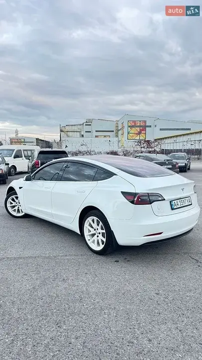 Tesla Model 3 2018 photo 4