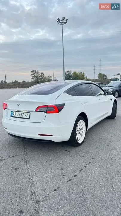 Tesla Model 3 2018 photo 3