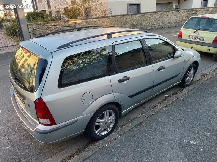 Ford Focus 2003 photo 2