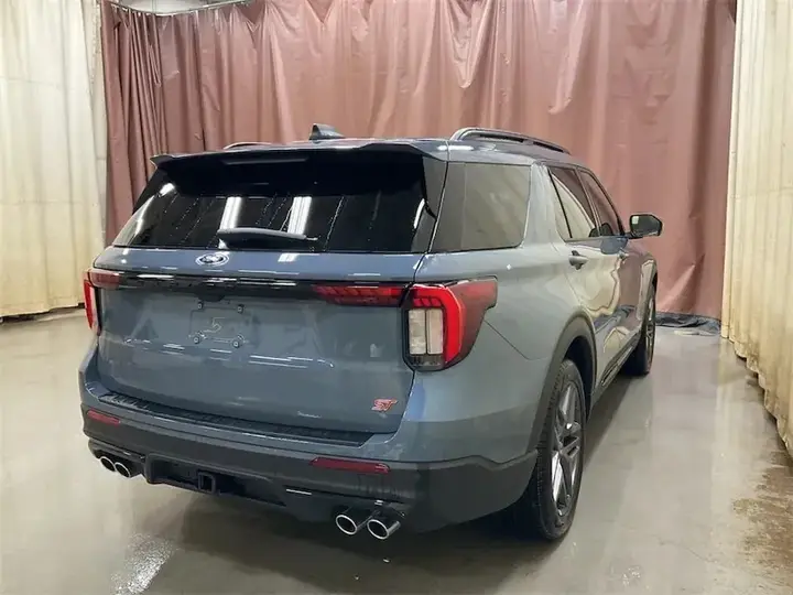 Ford Explorer 2026 photo 5
