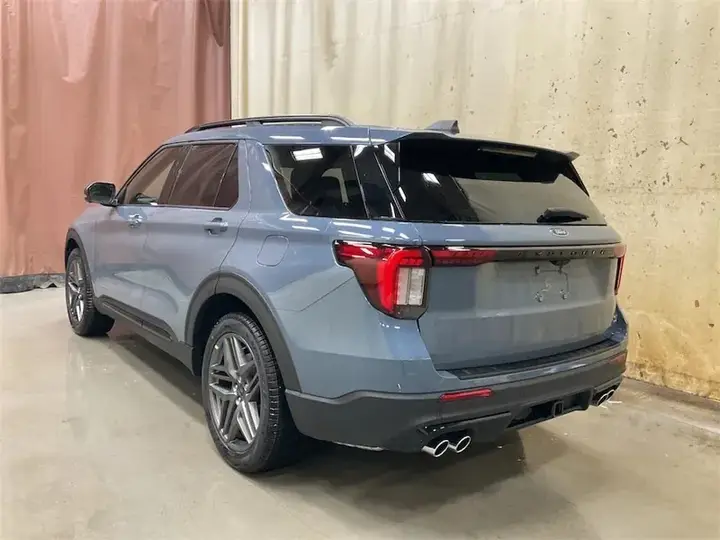 Ford Explorer 2026 photo 2