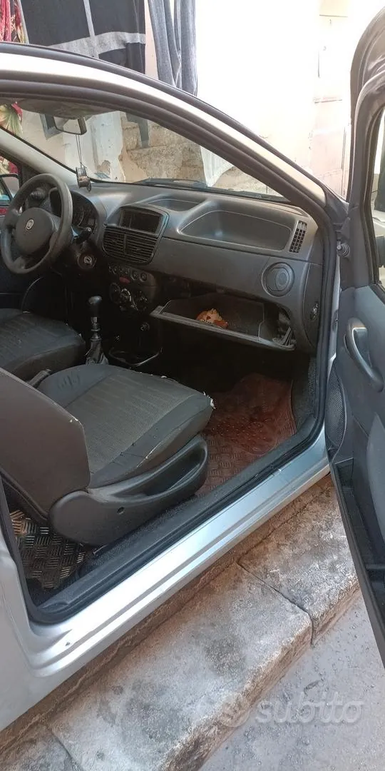 Fiat Punto 2010 photo 5