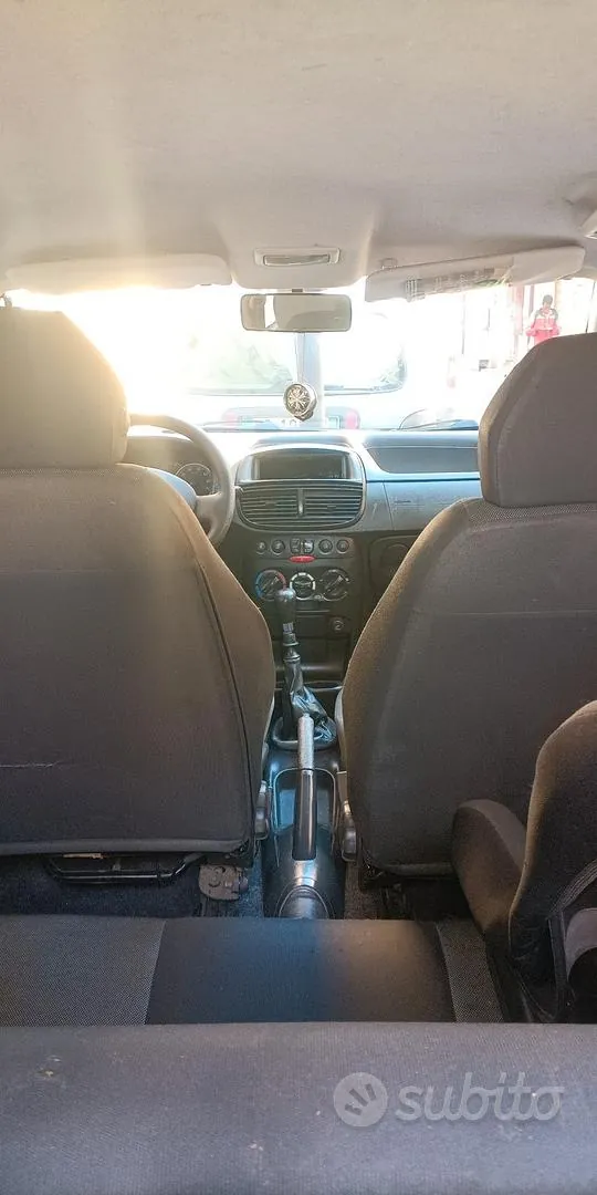 Fiat Punto 2010 photo 4