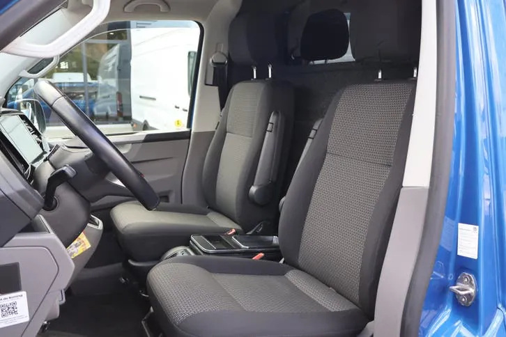 Volkswagen Transporter 2021 photo 2