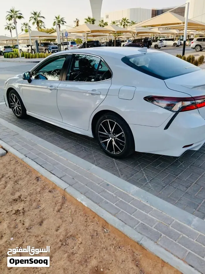Toyota Camry 2023 photo 2