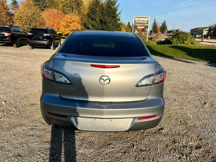 Mazda Mazda3 2012 photo 4