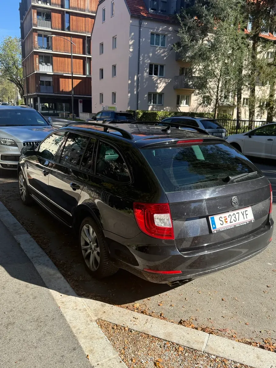 Skoda Superb 2013 photo 2