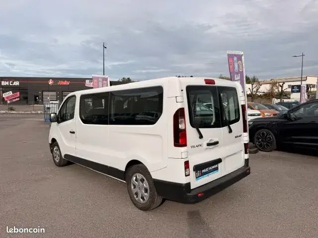 Renault Trafic 2023 photo 2