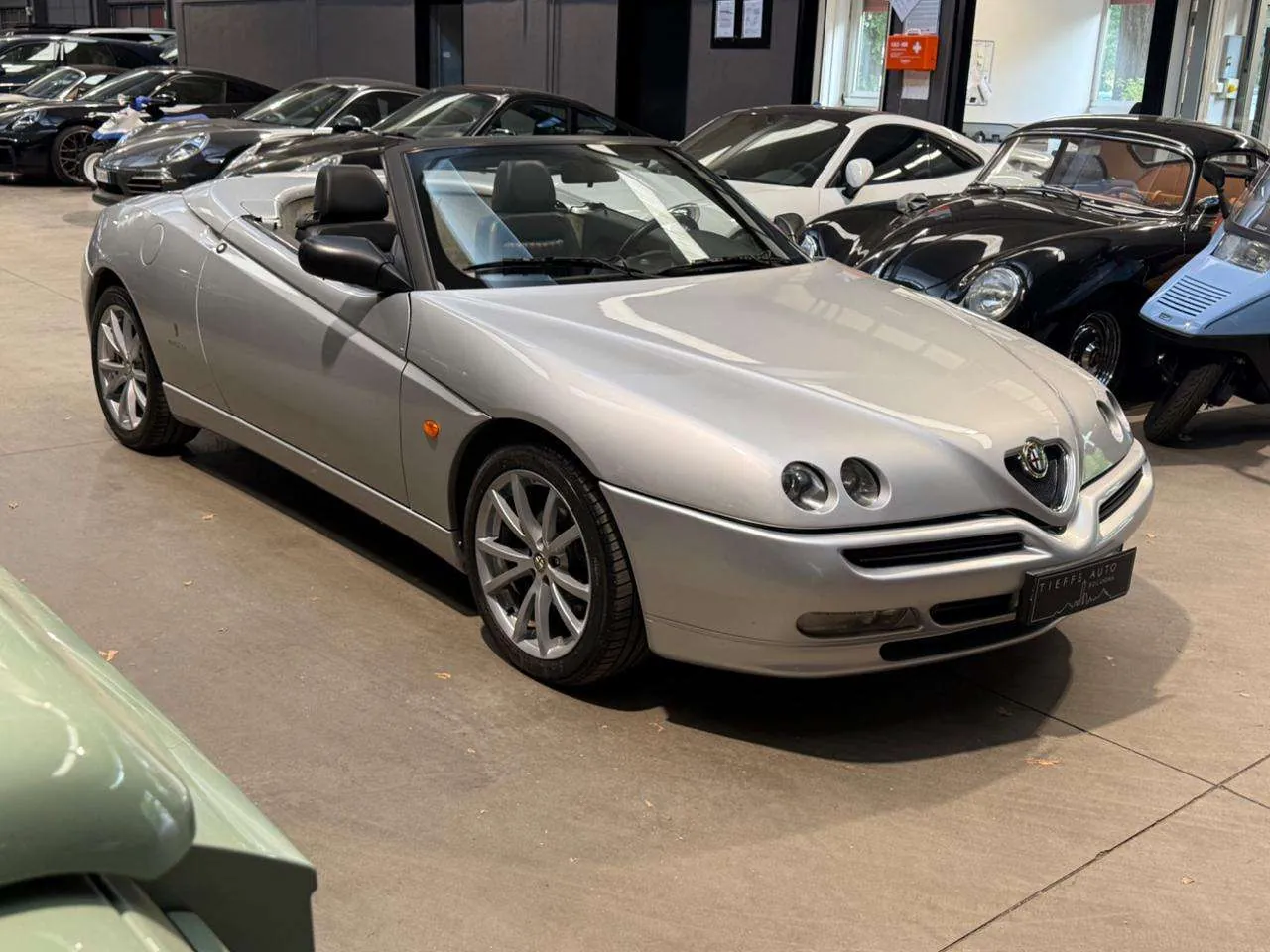 Alfa Romeo Spider 2000 photo 3