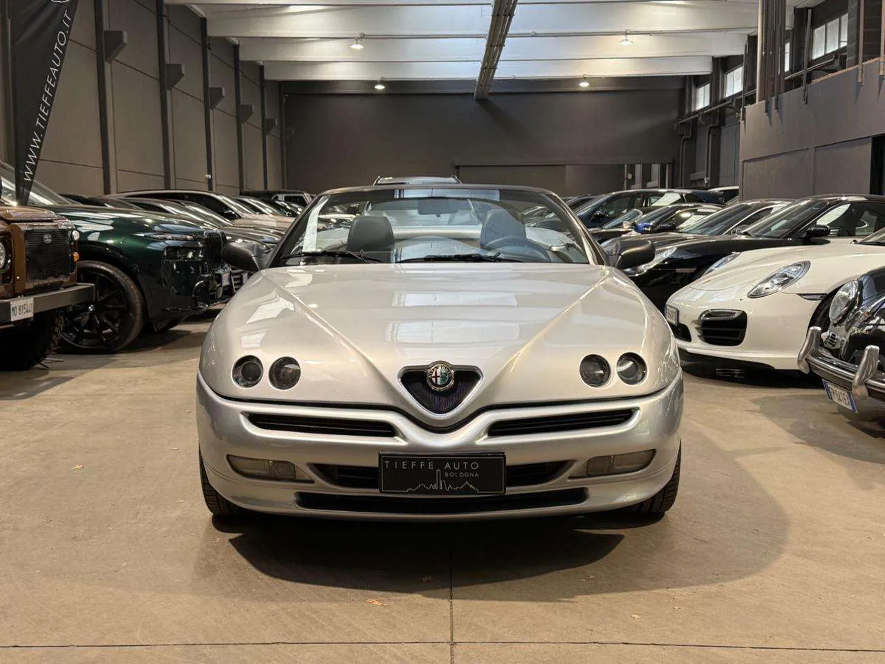 Alfa Romeo Spider 2000 photo 2