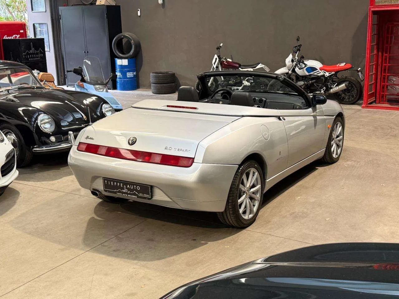 Alfa Romeo Spider 2000 photo 4