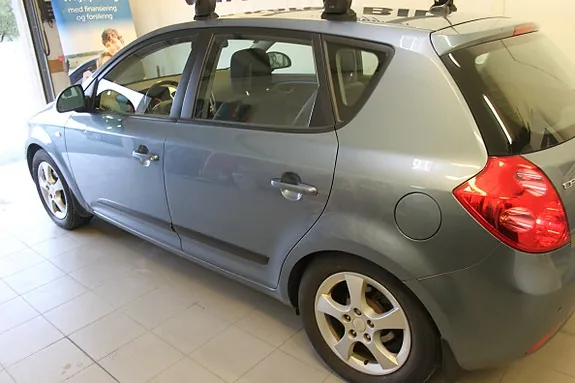 Kia Ceed 2007 photo 2