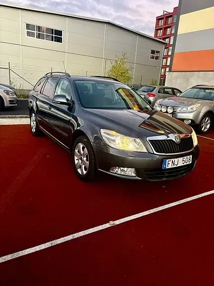Skoda Octavia 2010 photo 2