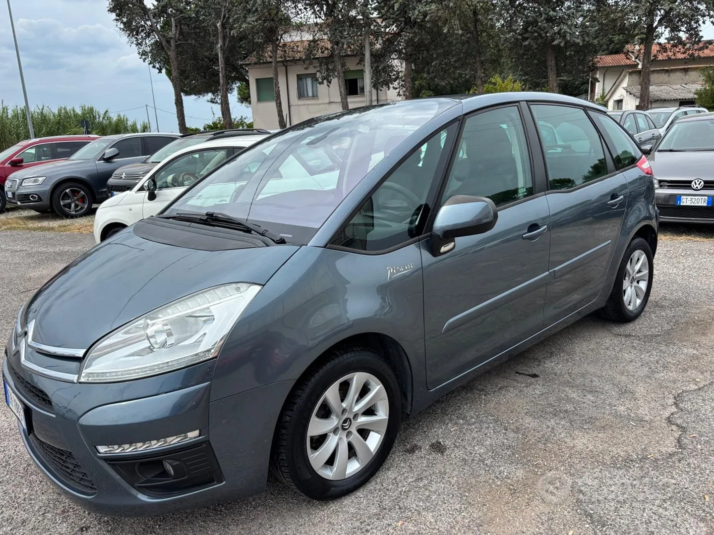 Citroen C4 Picasso 2011 photo 2