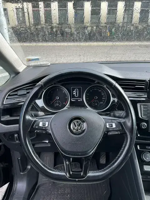 Volkswagen Touran 2016 photo 2