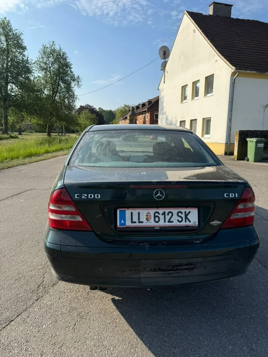 Mercedes-Benz C-Class 2006 photo 2