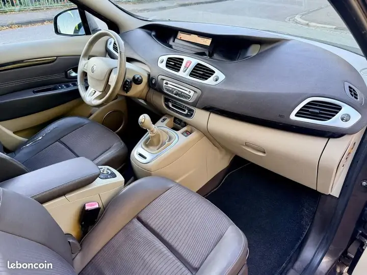 Renault Scenic 2009 photo 2