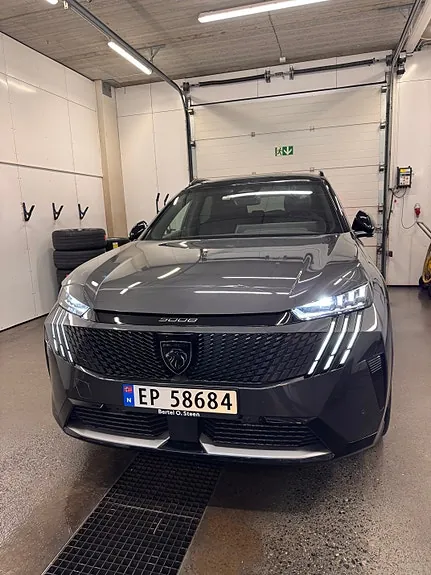 Peugeot E-5008