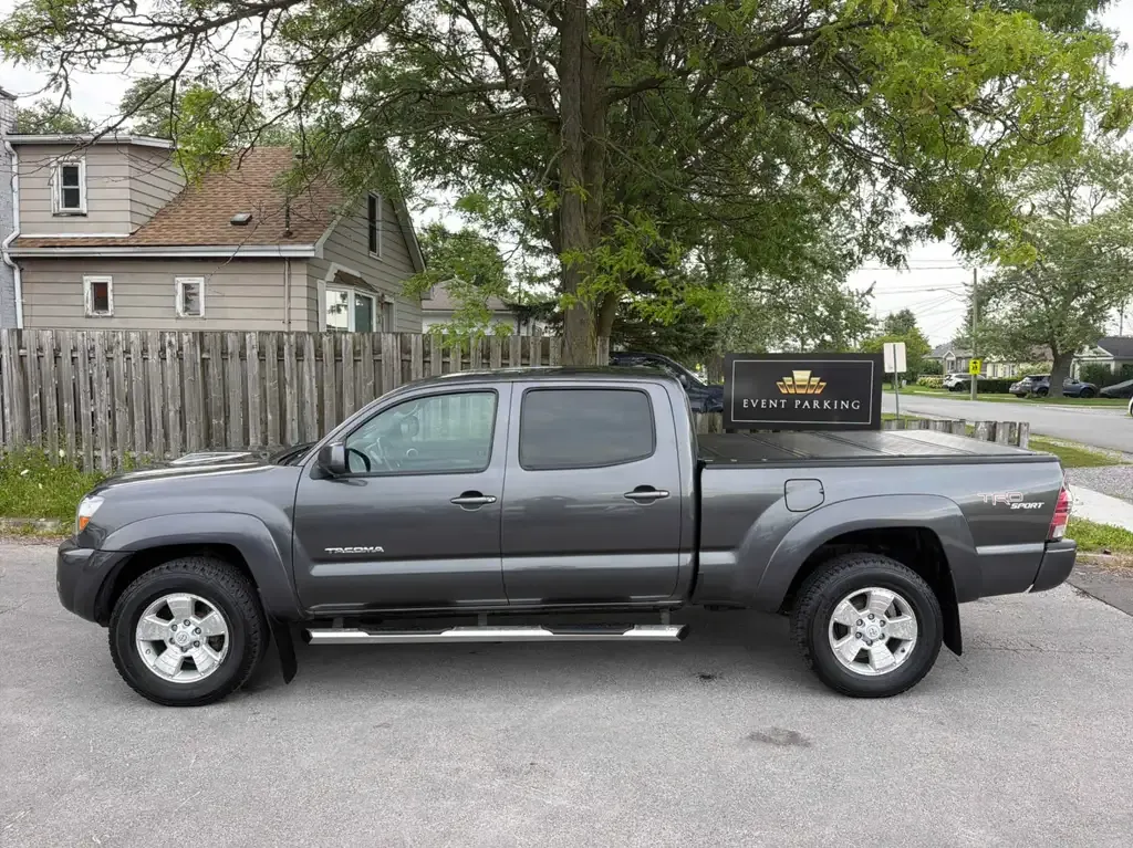 Toyota Tacoma 2011 photo 2